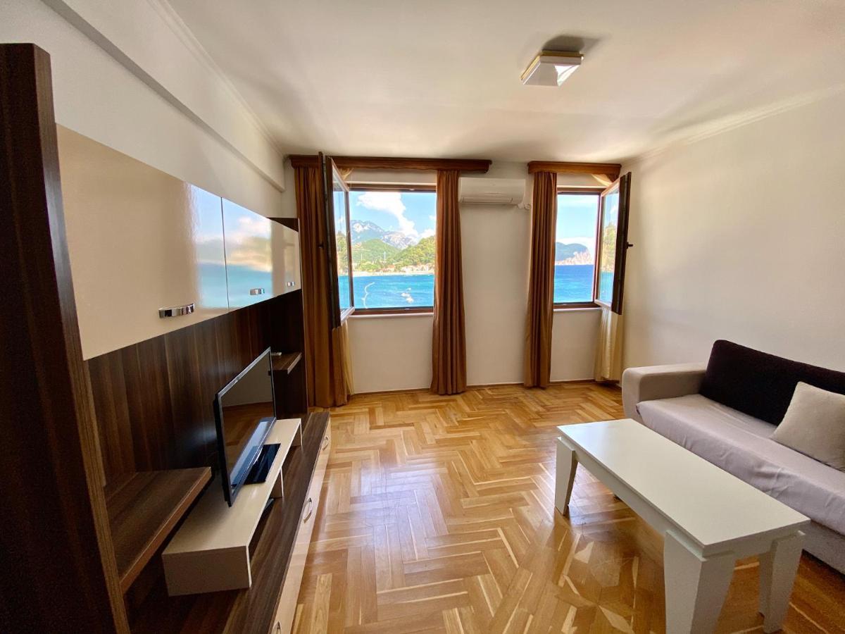 Apartments First Line Petrovac エクステリア 写真