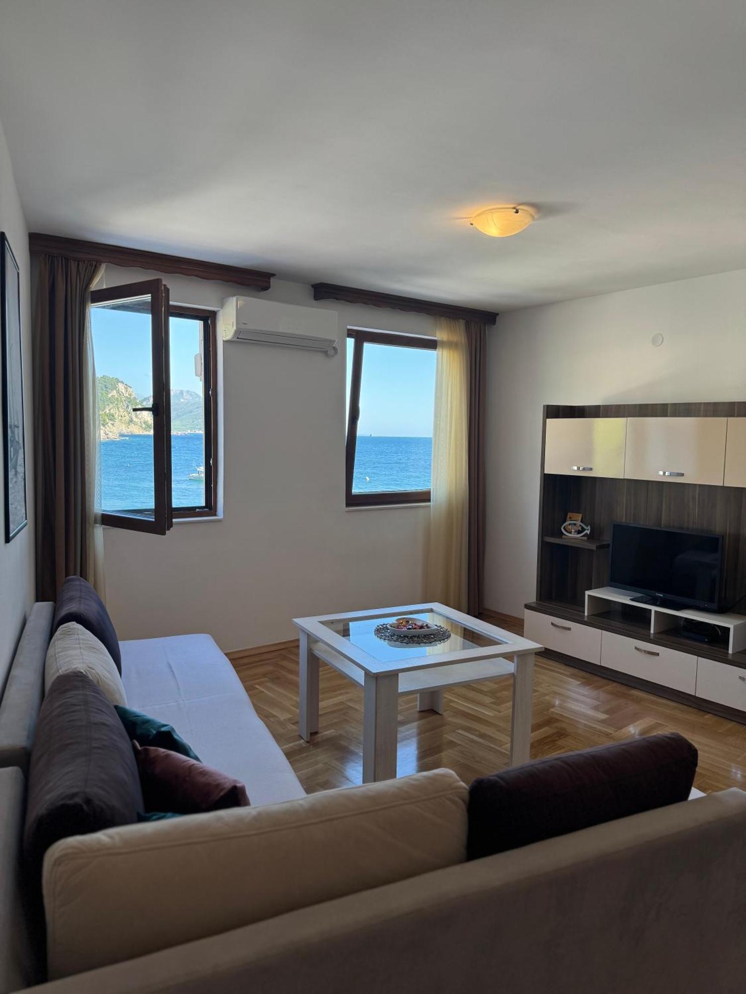 Apartments First Line Petrovac エクステリア 写真