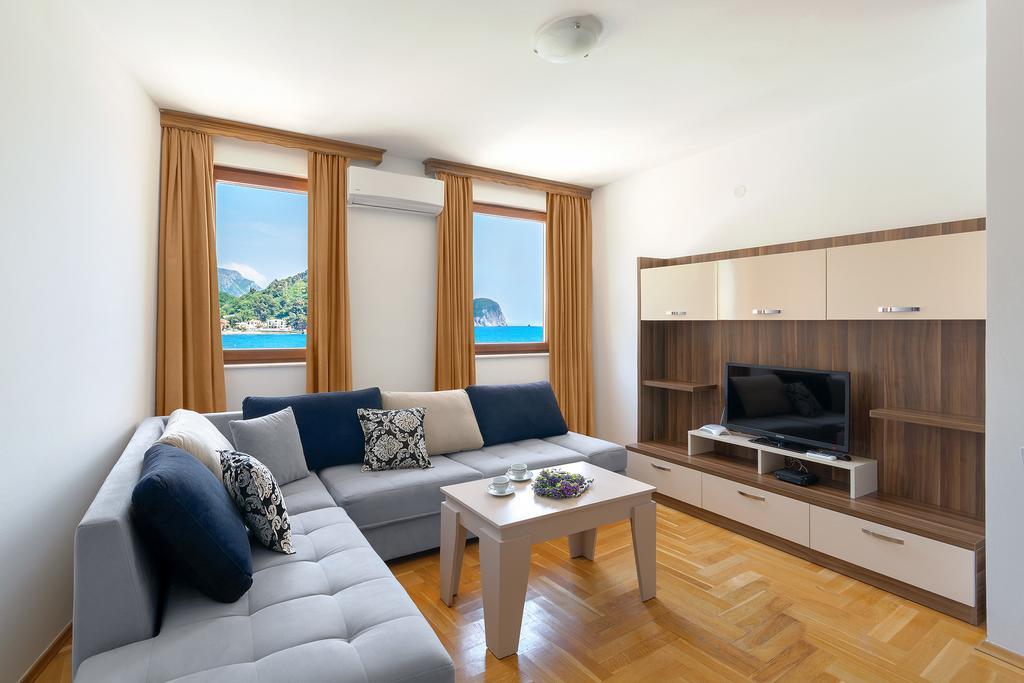 Apartments First Line Petrovac エクステリア 写真